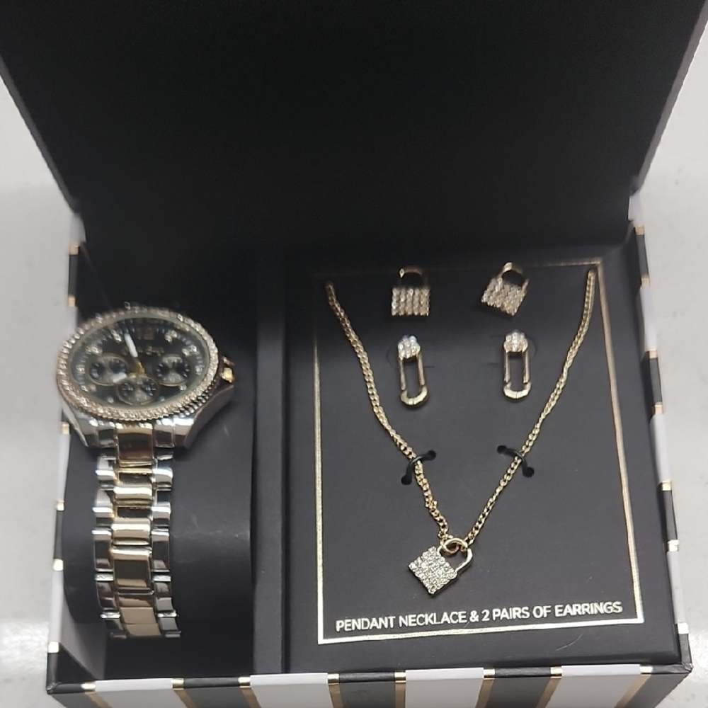 Elegant Gold and Silver Necklace Set